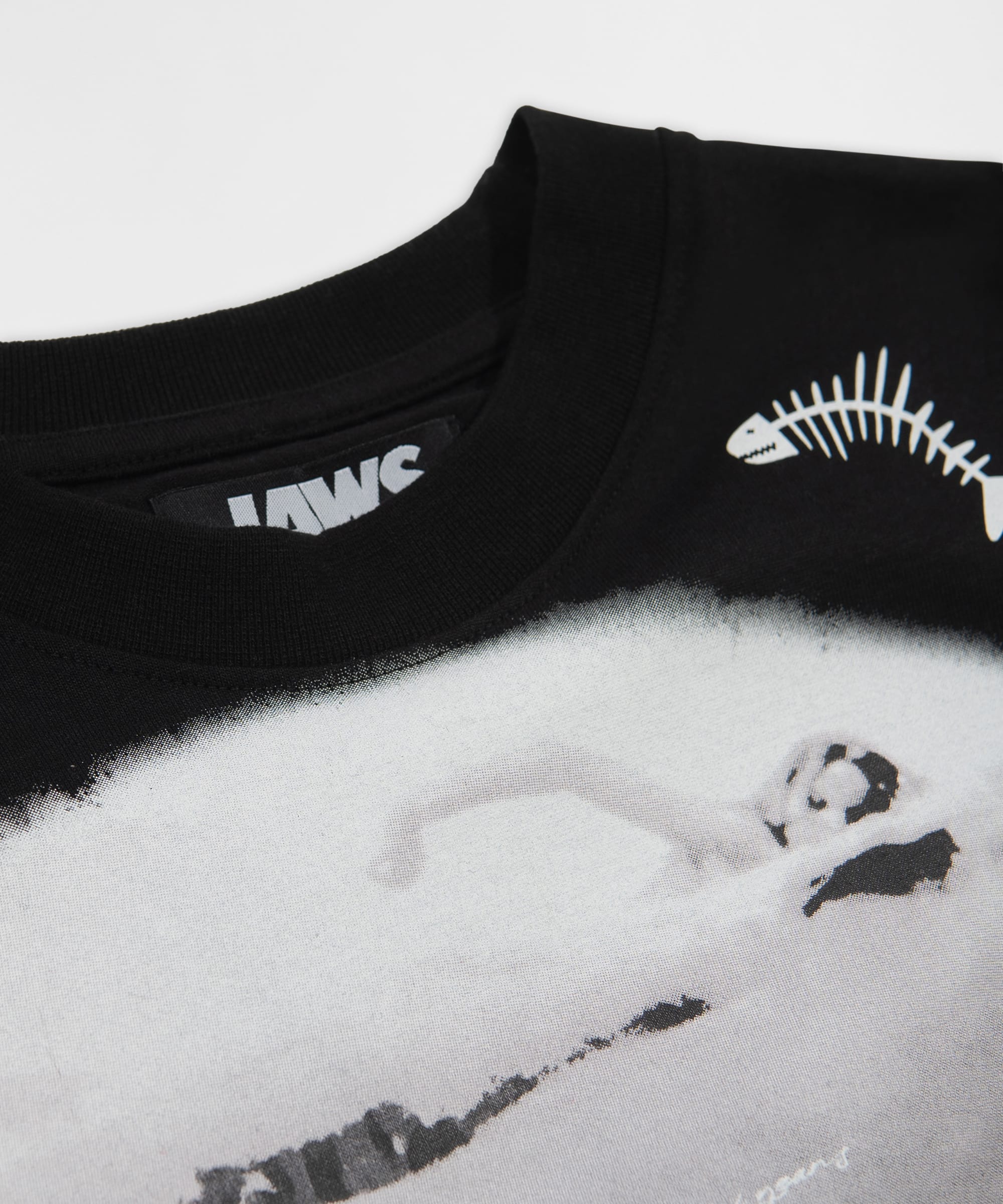 Jaws Great White Shark Graphic Short Sleeve Tee - Black